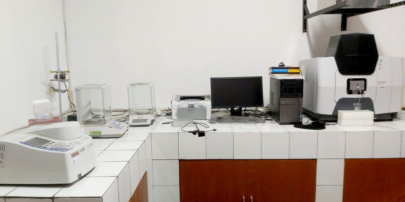 Lab kimia analisis dan pemisahan (ruang instrumen 2-1)