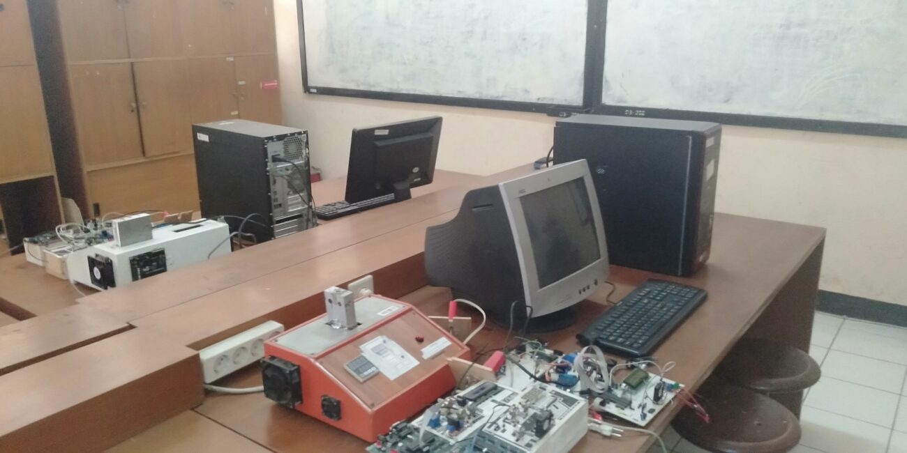 Ruangan Lab Hardware